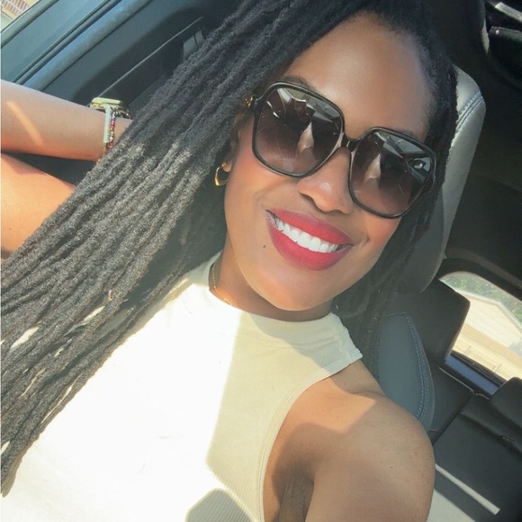 Meet your Posher, Lashada - Picture 1 of 1